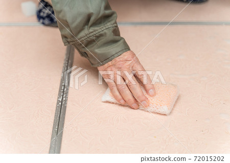 Floor polishing 72015202