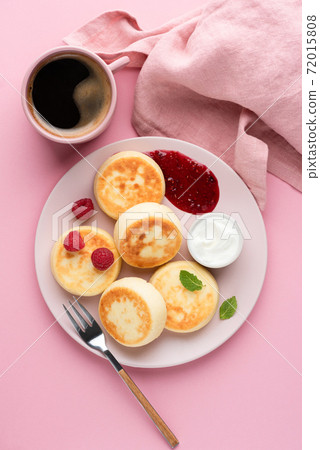 Cottage cheese fritters, syrniki Cottage cheese fritters, syrniki 72015808
