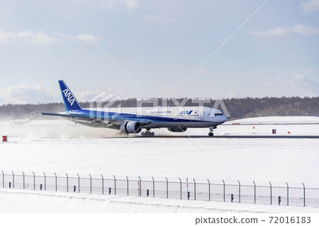 冬季新千歲機場降落飛機北海道千歲市 72016183