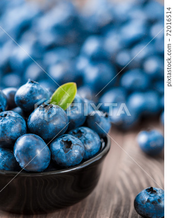Blueberries in bowl, copy space Blueberries in bowl, copy space 72016514
