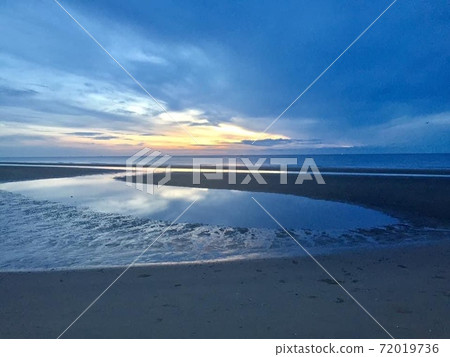 Landscape, sea, morning sun, sky, clouds, reflection, light overseas 72019736
