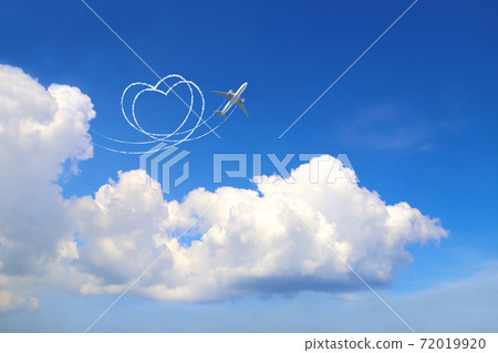 Aircraft draw a heart in the sky Aircraft draw a heart in the sky 72019920