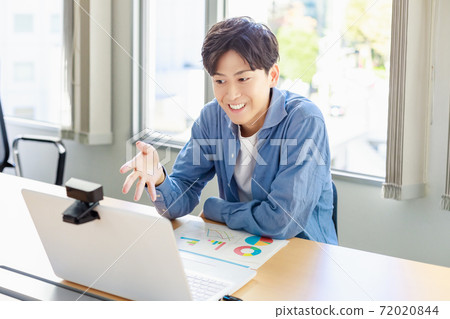 Young man attending an online conference on telework 72020844