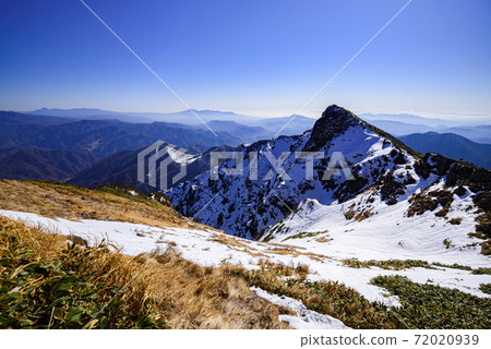 谷川岳托馬的耳朵和山脊傾斜 72020939