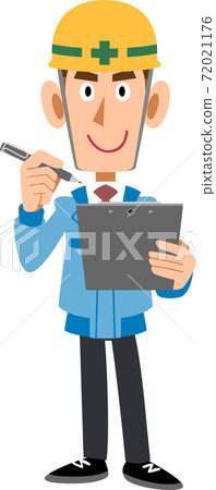 有剪貼板和筆的建築工人人 72021176