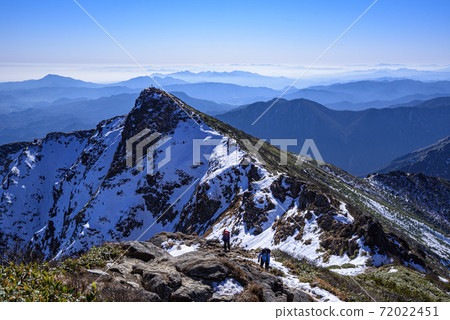 谷川岳tom野之耳和榛名山的輪廓 照片素材 圖片 圖庫