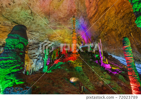 Huanglong Yellow Dragon Cave - China Huanglong Yellow Dragon Cave - China 72023789