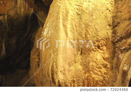 limestone cave limestone cave 72024368