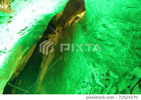 limestone cave limestone cave 72024370