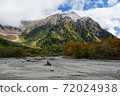 Autumn leaves of Kamikochi 72024938