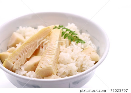 Bamboo shoot rice, brown rice, 5 minutes each, white background Bamboo shoot rice, brown rice, 5 minutes each, white background 72025797