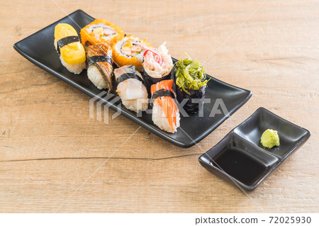 Set of sushi and maki roll Set of sushi and maki roll 72025930