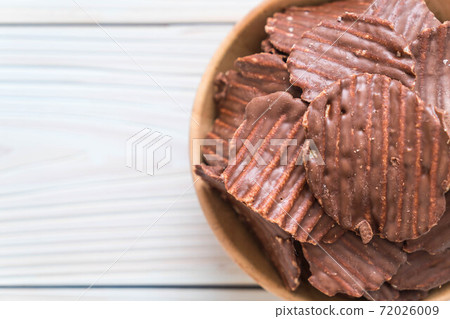 potato chips with chocolate 72026009