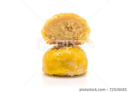 Chinese pastry or moon cake filled with mung bean paste and salted egg yolk Chinese pastry or moon cake filled with mung bean paste and salted egg yolk 72026085