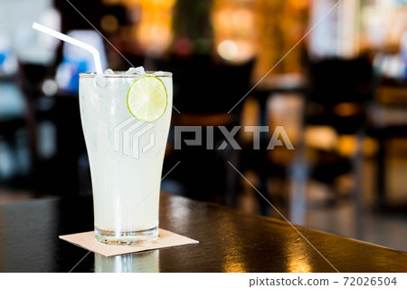 iced lemon soda glass 72026504