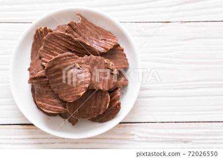 potato chips with chocolate 72026550