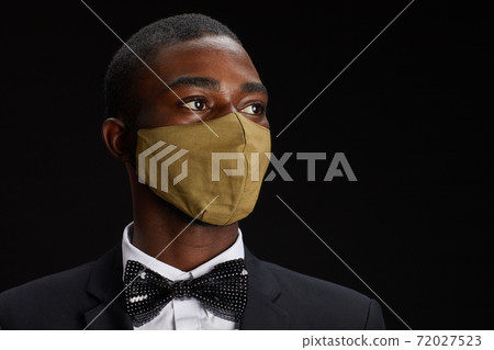Elegant African Man Wearing Mask at Party Elegant African Man Wearing Mask at Party 72027523