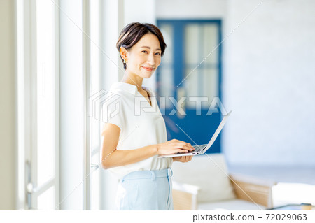 婦女的家用筆記本電腦業務 婦女的家用筆記本電腦業務 72029063