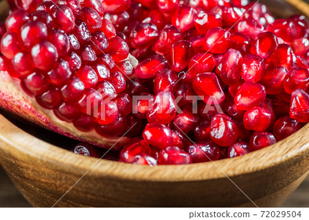 Ripe Open Pomegranate 72029504