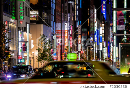 日本電暈襲擊的東京,銀座的東京都市風景。出租車長隊……= 2020年11月27日 日本電暈襲擊的東京,銀座的東京都市風景。出租車長隊……= 2020年11月27日 72030286