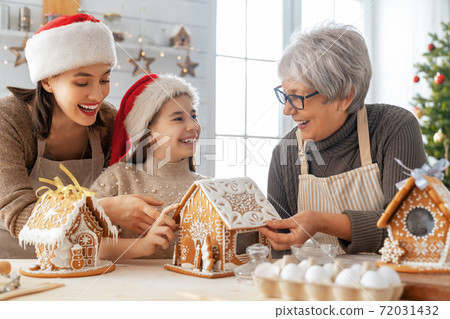 Cooking Christmas food 72031432