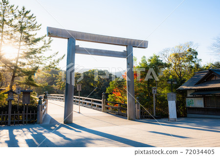 Ise Jingu Naiku Ujibashi Torii illuminated by the morning sun 72034405