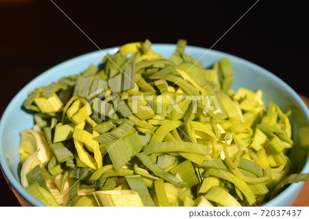 Diced leek Diced leek 72037437