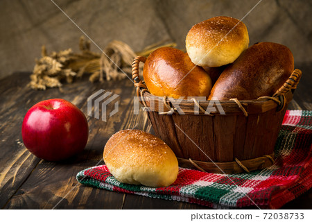 Baked apple pies 72038733