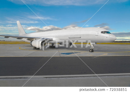 Plane at night 72038851