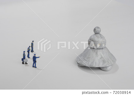 A miniature police officer investigating a landing UFO 72038914