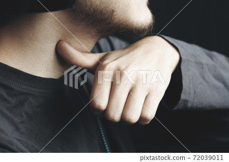 Faceless furious gamer with finger at his neck Faceless furious gamer with finger at his neck 72039011