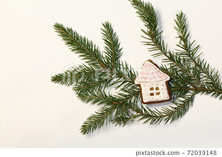 Christmas or winter composition. White background, gingerbread, spruce branch decoration. Christmas background, Christmas, winter, new year concept. Flat lay, top view, copy space, food decoration Christmas or winter composition. White background, gingerbread, spruce branch decoration. Christmas background, Christmas, winter, new year concept. Flat lay, top view, copy space, food decoration 72039148