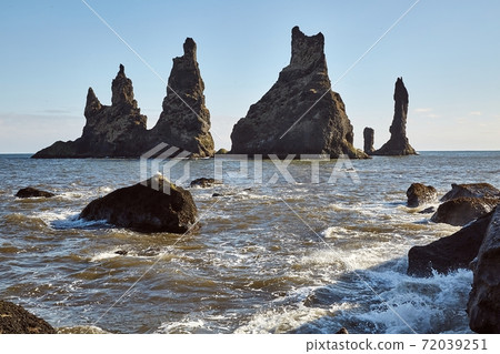 Epic Icelandic Coastline 72039251