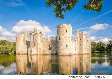 Historic Bodiam Castle with leaves in East Sussex, England Historic Bodiam Castle with leaves in East Sussex, England 72039793