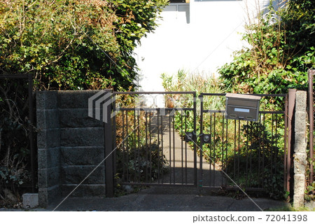 Vacant house Vacant house 72041398