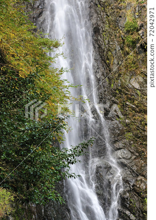 Ui Ling瀑布 72042971