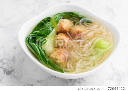 中國湯配雞肉餃子和春雨 72043422