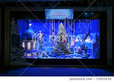Christmas in Paris 72043638