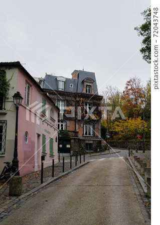 Street corner of Paris Montmartre Pigalle 72043748