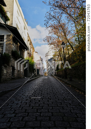 Street corner of Paris Montmartre Pigalle Street corner of Paris Montmartre Pigalle 72043763