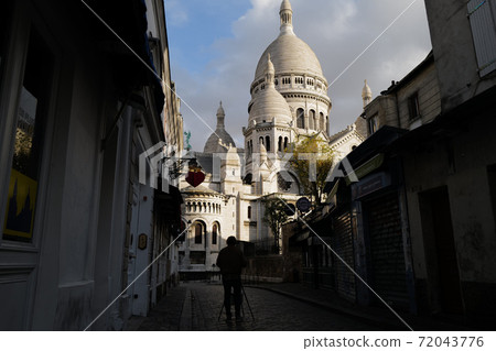 Street corner of Paris Montmartre Pigalle Street corner of Paris Montmartre Pigalle 72043776