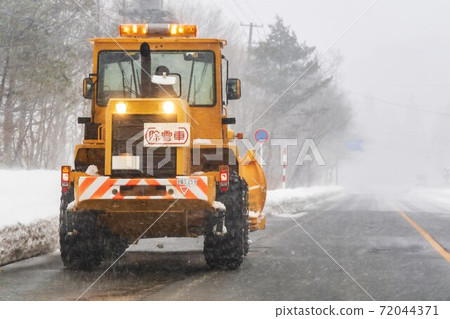 福島縣稻台町的暴風雪和除雪車 照片素材 圖片 圖庫