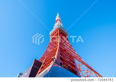 Clear sky and Tokyo Tower 72044743