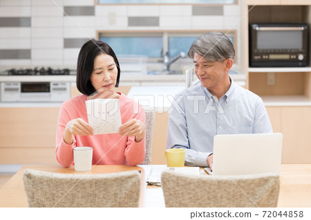 查找藥物信息的中間夫婦 查找藥物信息的中間夫婦 72044858