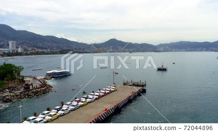 墨西哥阿卡普爾科港的遊輪碼頭 72044896