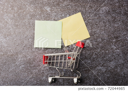 Blank paper stick note list with the shopping cart 72044985