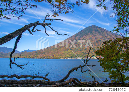 從羽田ah附近看的中山湖中禪寺湖秋葉秋色 72045052