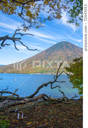 從羽田ah附近看的中山湖中禪寺湖秋葉秋色 72045053