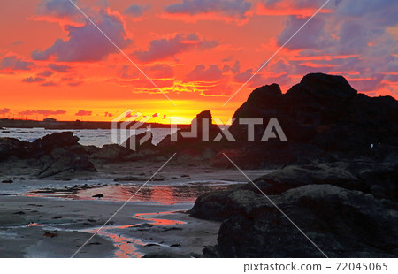 Sunset on the Senjojiki coast Sunset on the Senjojiki coast 72045065