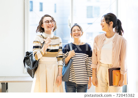 Female college student International student University campus life image Photographing cooperation: Japanese language school attached to Chuo Institute of Technology 72045382
